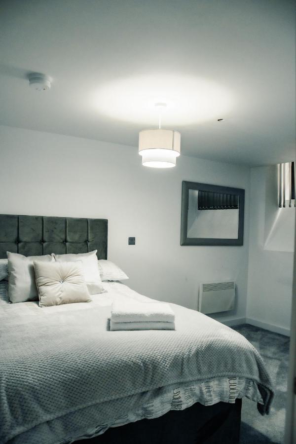 Apartment Bv Comfy Basement At Conditioning House Bradford (West Yorkshire)