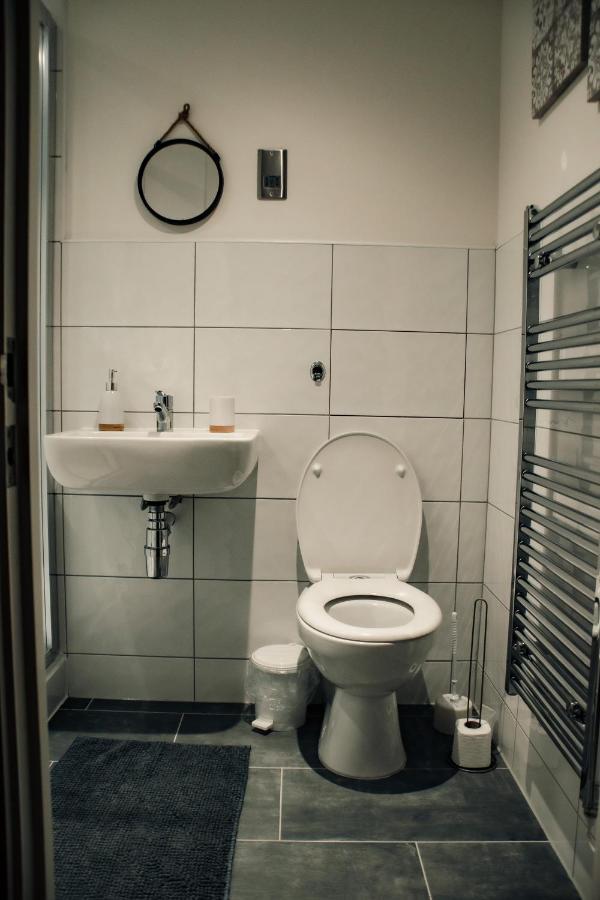 Apartment Bv Comfy Basement At Conditioning House Bradford (West Yorkshire)